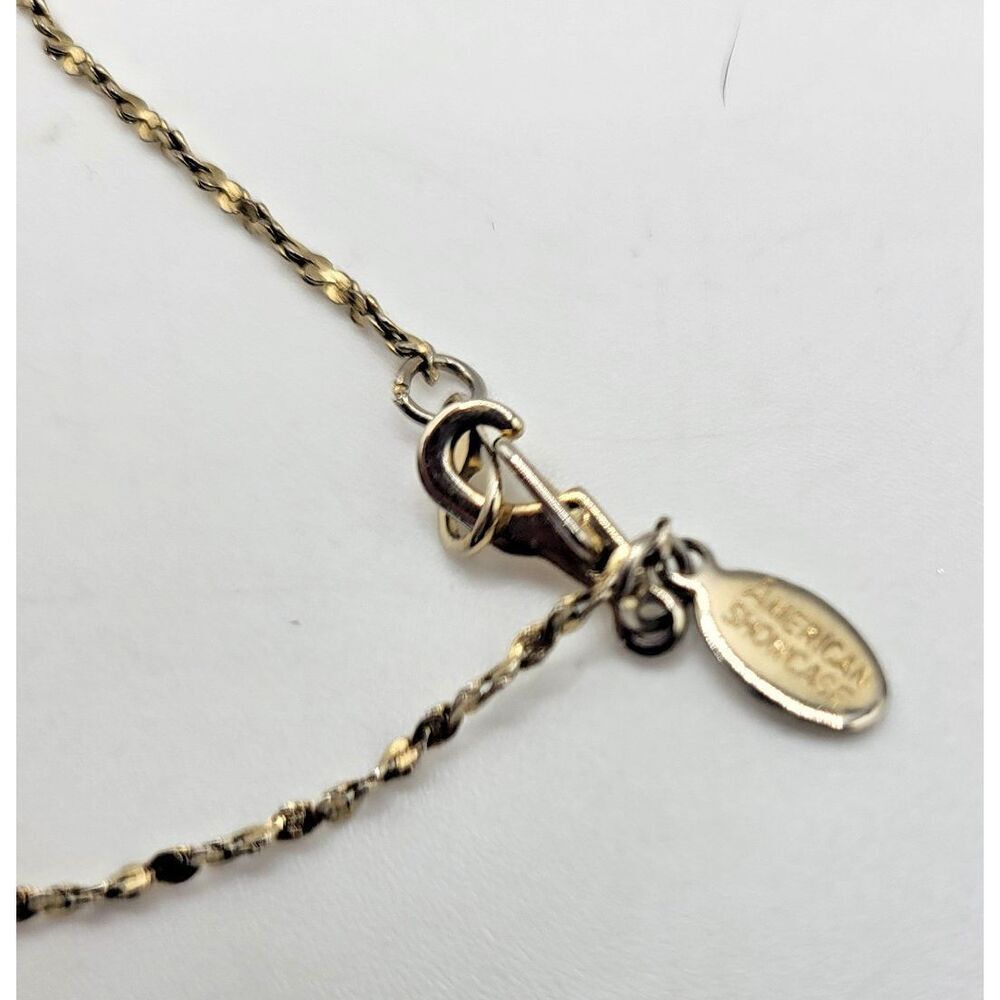 Delicate Goldtone American Showcase Bracelet 7.75in